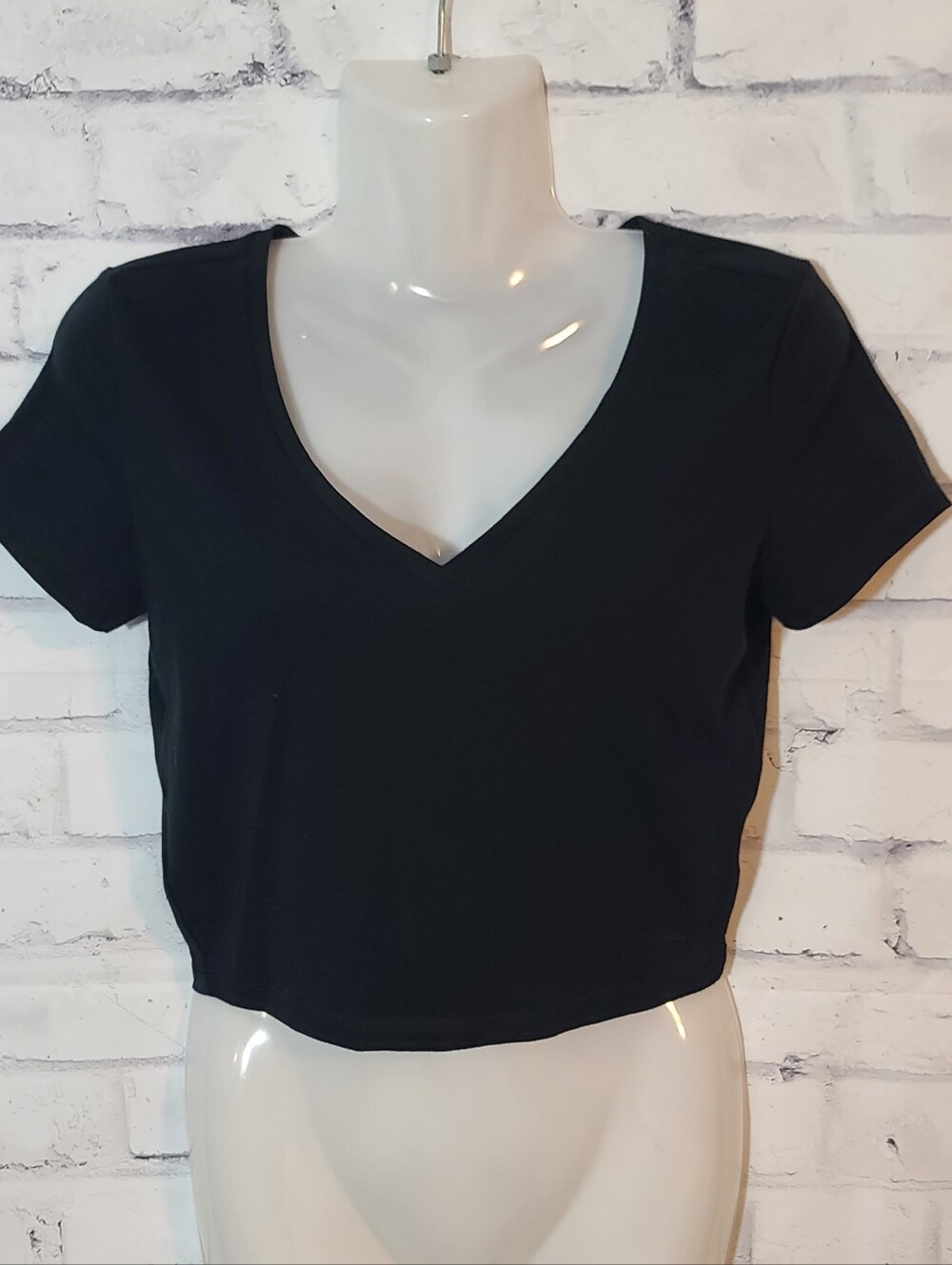 Wild Fable Black V-Neck Cropped Short Sleeve Pullover Tee M